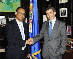 Workers meet with OAS 
